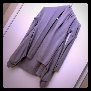 Lululemon gray wrap with pockets and thumb hole